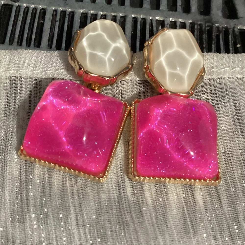 💗 Pink Glittery & White Translucent Geometric Resin Drop Water Ripple Ea…